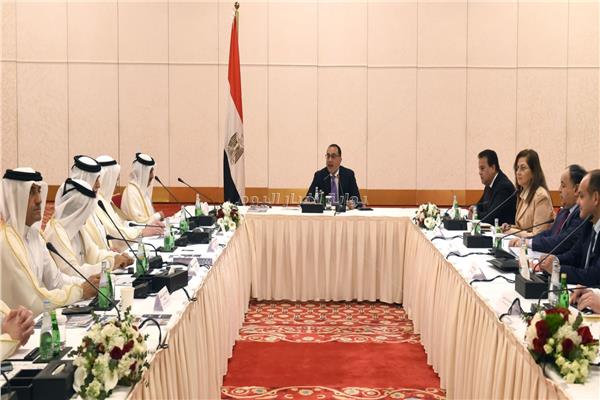 رئيس الوزراء يلتقى أعضاء مجلس إدارة غرفة قطر ورابطة رجال الأعمال القطريين