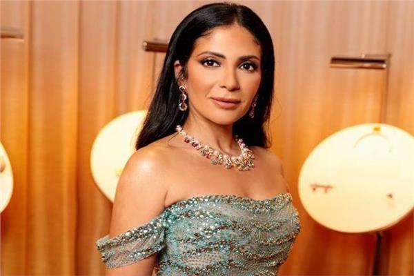 الفنانة مني زكي