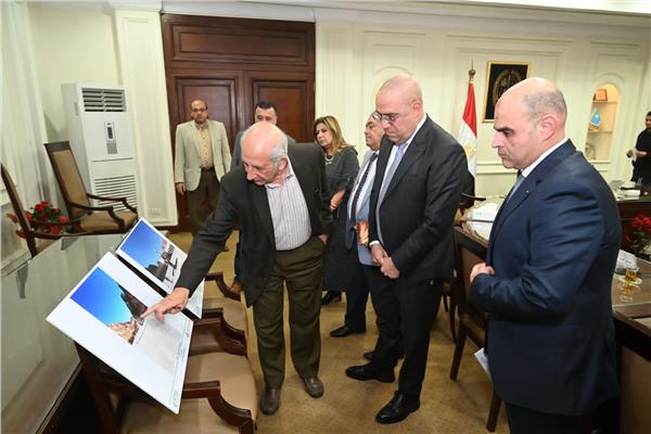 وزير الإسكان يستعرض التصميمات الداخلية لمشروع تطوير موقع التجلى الأعظم 