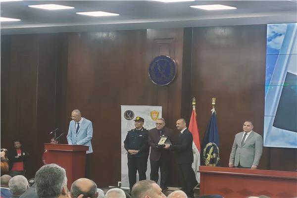  درع الحماية لضباط القوات المسلحة المشاركين في الاحتفال