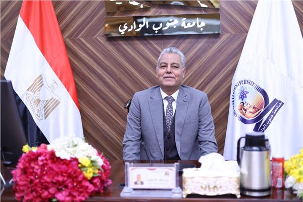 الدكتور يوسف غرباوي رئيس جامعة جنوب الوادي