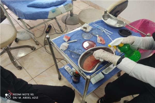 غلق مركز طبي لزراعة الشعر .. يديره حاصل علي دبلوم تجارة بالمنصورة 