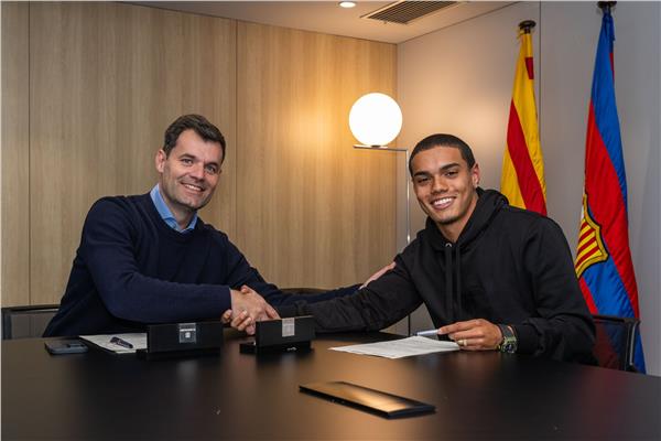 برشلونة يتعاقد مع نجل رونالدينيو