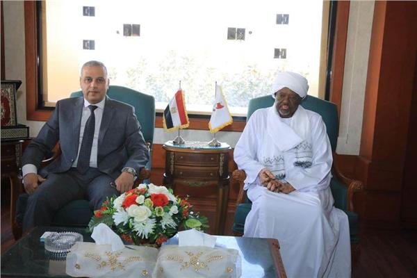 محافظ سوهاج يستقبل القنصل العام السوداني