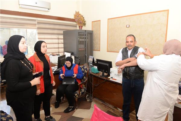 "حملة طرق الأبواب" للتطعيم ضد فيروس كورونا " بالدقهلية 
