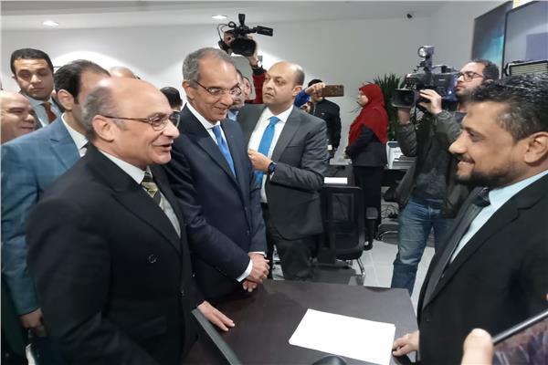 وزيرا العدل والاتصالات خلال المؤتمر