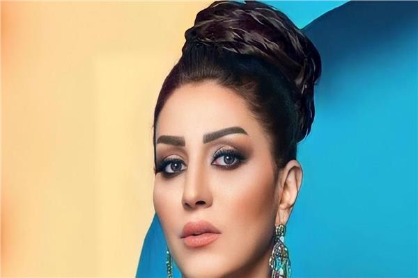 الفنانة وفاء عامر