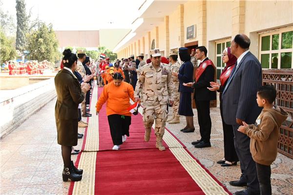 زيارة لأبطال قادرون باختلاف بالجيش الثانى الميداني