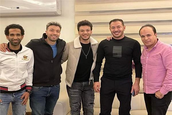حودة بندق وطارق الشيخ ومحمد شاهين مطربي أغاني "بابا المجال"
