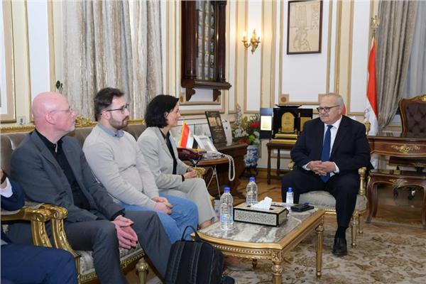 د.الخشت يستقبل وفد مؤسسة AQAS الألمانى