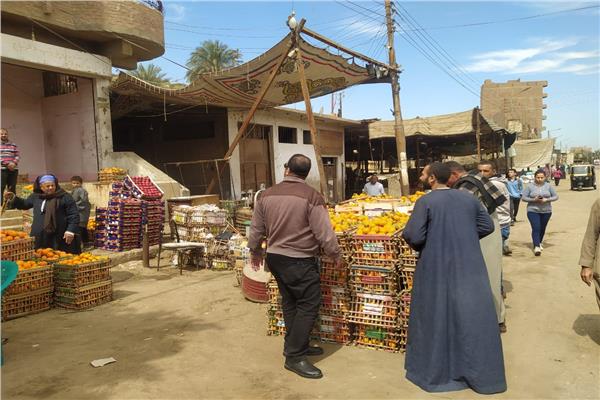حملات لإزالة التعديات ورفع الاشغالات على حرم الطريق 
