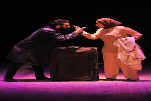 جمهور مهرجان شباب الجنوب يقتحم خشبة المسرح