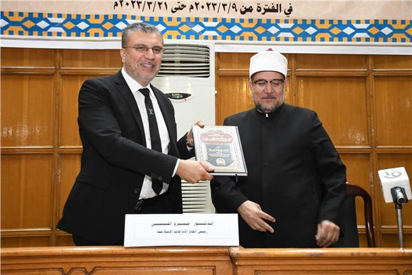 وزير الأوقاف وعمرو الليثي