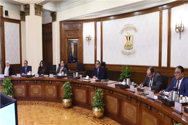 رئيس الوزراء يستعرض مقترحات البرنامج الجديد لرد أعباء الصادرات