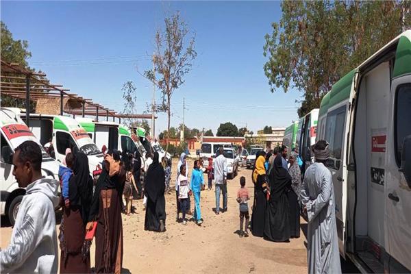 إجراء الكشف الطبي والعلاج لـ 1350 مواطناً بأبو سمبل السياحة