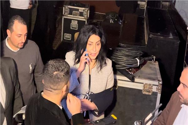 وفاء عامر أثناء حضورها حفل زفاف حسن شاكوش