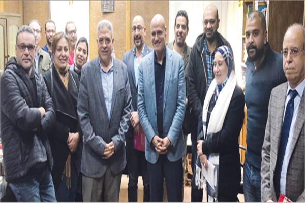 الكاتب الصحفي خالد ميري يلتقى مجلس تحرير أخبر الأدب