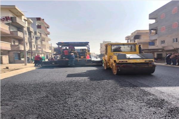 الإنتهاء من رصف 6 طرق بتكلفة 44 مليون و915 ألف جنيه  بالبحيرة 