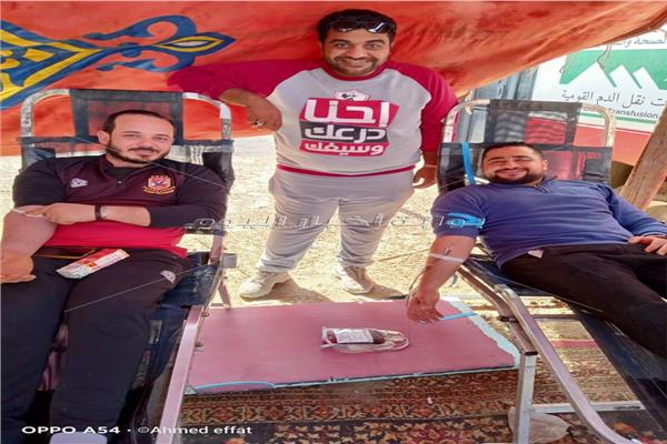 أحد المتبرعين  بالدم من شباب  قرية  العزيزية  بالشرقية