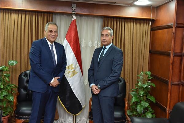 حسن شحاتة مع المهندس خالد العطار نائب وزير الاتصالات
