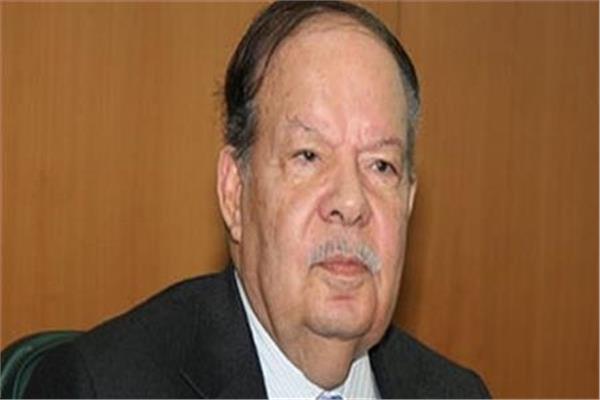  الدكتور فتحي  سرور