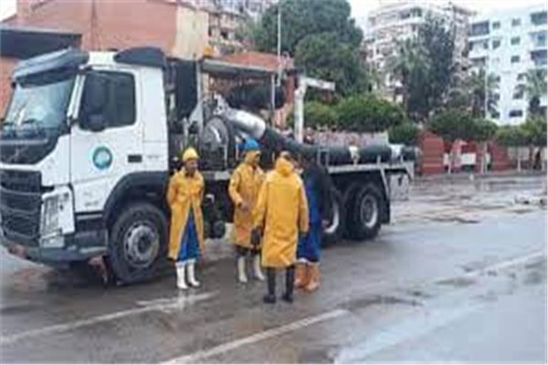  السيطرة علي تجمعات الأمطار