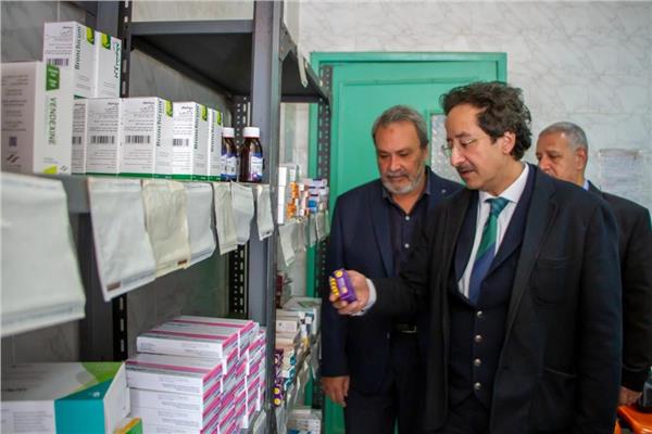 تقديم الرعاية الطبية ل 1112 حالة بقافلة جامعة طنطا بمركز طنطا