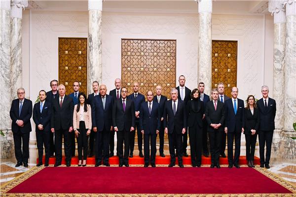  الرئيس عبد الفتاح السيسي خلال لقائه بالوفد الإيطالي