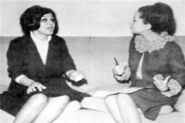 الفنانة مديحة سالم تحاور السندريلا سعاد حسنى