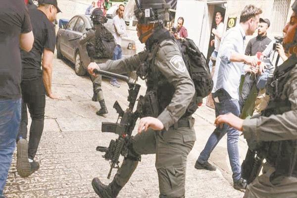 قوات الاحتلال تعتدى على شاب فلسطينى  بالقدس المحتلة  