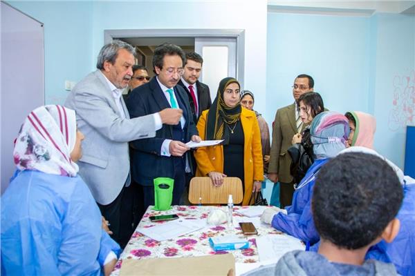 دعم مبادرة "حياة كريمة" : تقديم الرعاية الطبية ل  1004  حالة بقافلة جامعة طنطا بالمحلة 