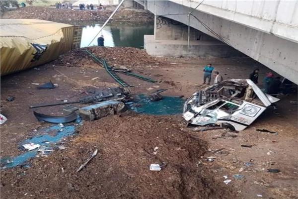  انقلاب سيارة من أعلى طريق كوبري دفرة كفرالزيات الحر بالغربية 