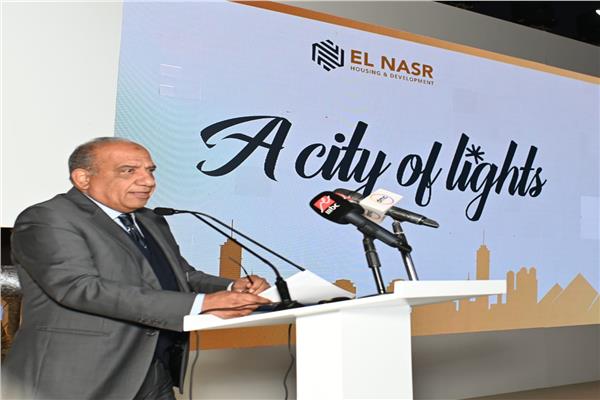  المهندس محمود عصمت وزير قطاع الأعمال