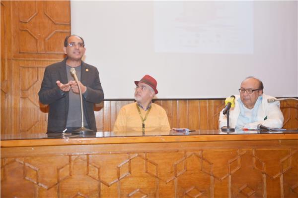 جانب من الندوة