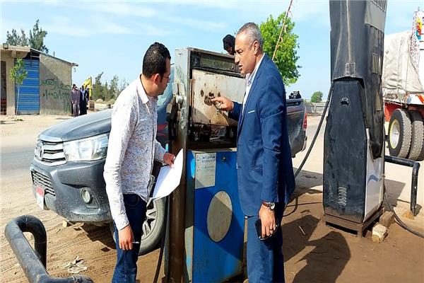 ضبط 12500 لتر سولار وبنزين داخل محطتين للوقود