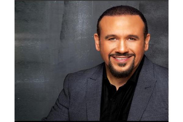 الفنان هشام عباس 