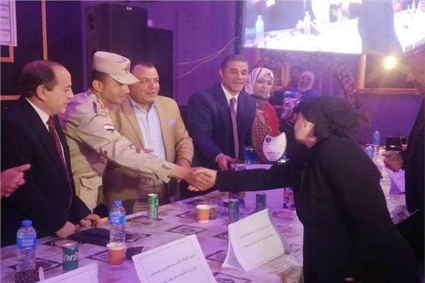 تكريم الأم المثالية بمركز شباب ابنوب 