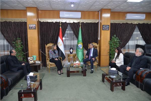 اللواء شريف فهمي بشارة محافظ الإسماعيلية و الدكتورة نيفين الكيلاني وزيرة الثقافة