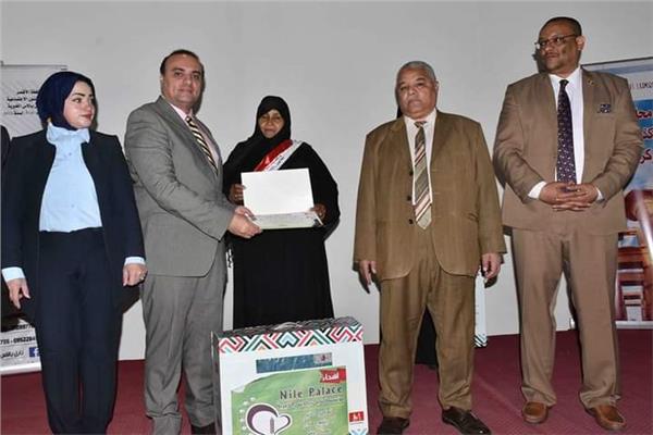 تكرم الأمهات المثاليات على مستوى محافظة الاقصر