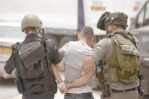 قوات الاحتلال تعتقل فلسطينيا بالضفة المحتلة
