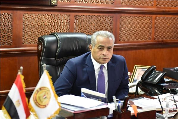وزير القوى العاملة حسن شحاتة