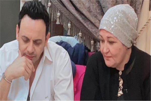 مصطفي قمر وحماته