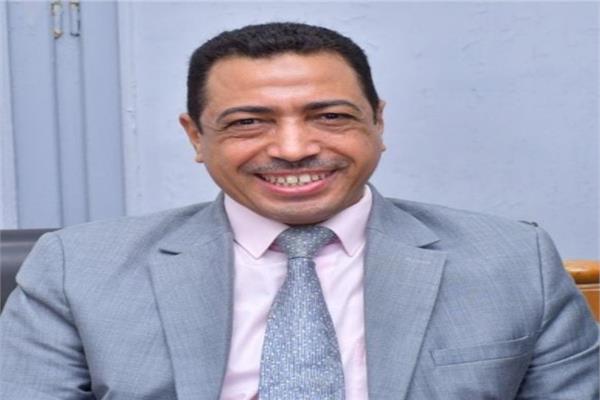 الدكتور عبد النعيم عرفة