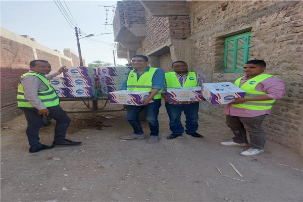 مستقبل وطن الأقصر يواصل توزيع المواد الغذائية 