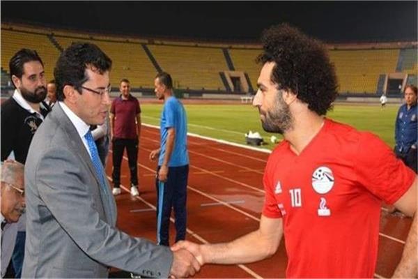 الدكتور أشرف صبحي وزير الشباب والرياضة والنجم محمد صلاح