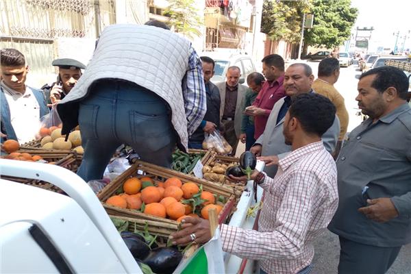 اقبال كبير من المواطنين على المنافذ
