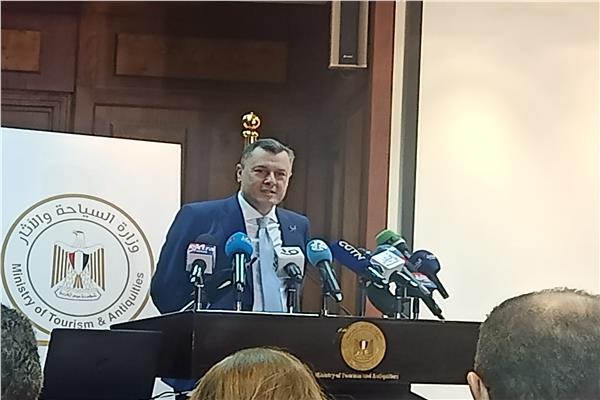 أحمد عيسى وزير السياحة والآثار 