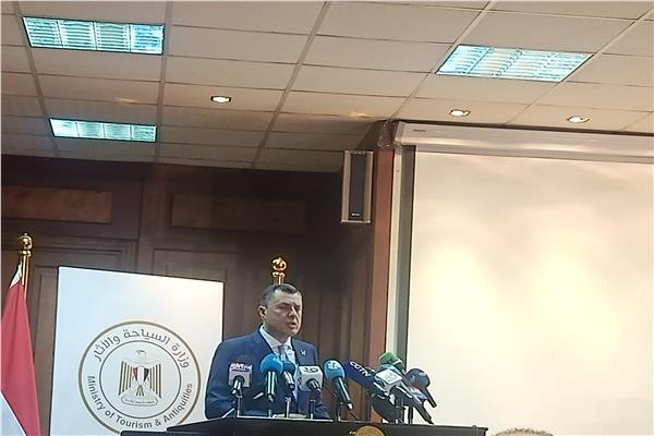 وزير السياحة والاثار احمد عيسي
