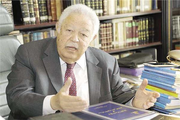 رجائي عطيه نقيب المحامين السابق