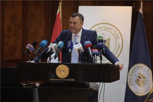 أحمد عيسى وزير السياحة والآثار